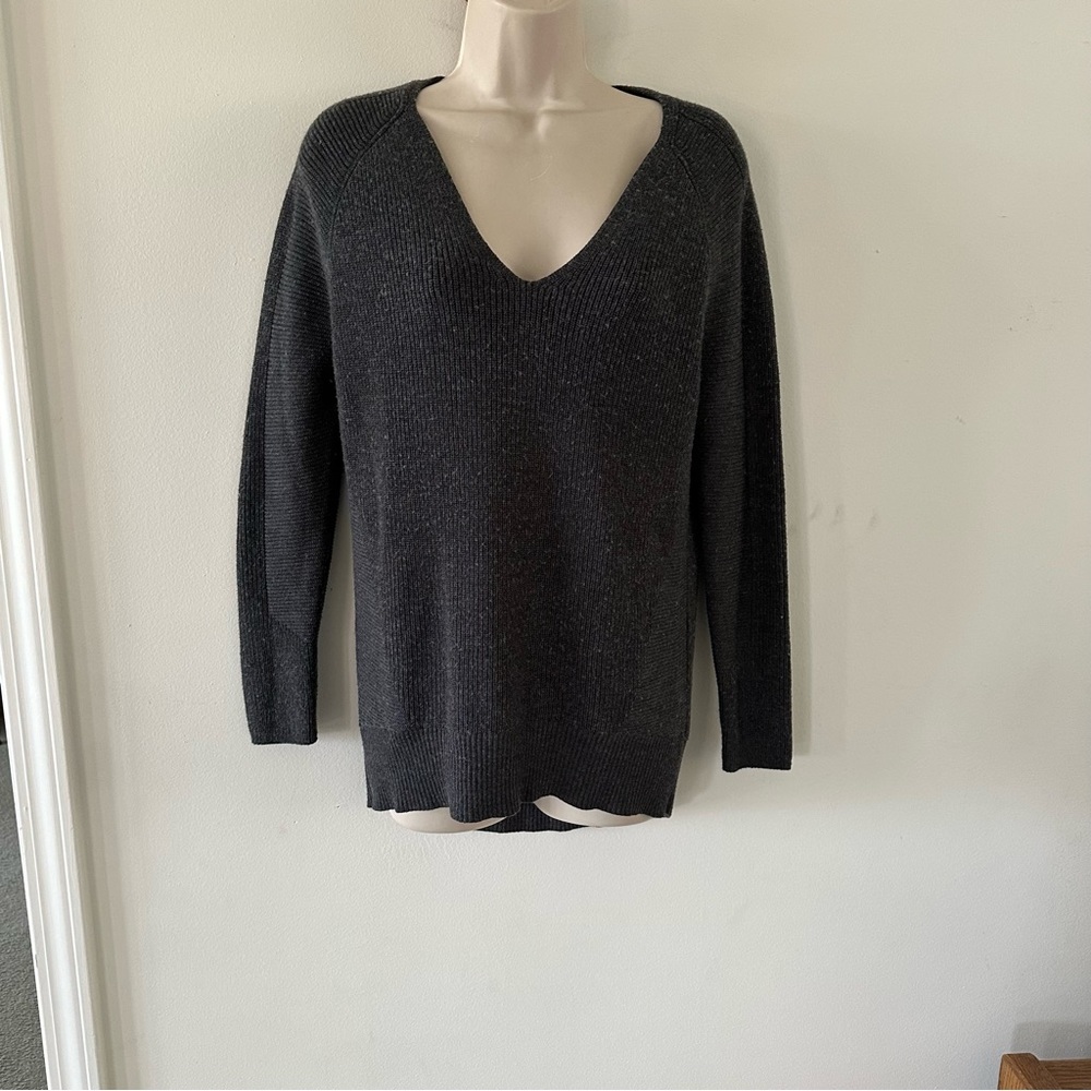 ATHLETA Ribbed V-Neck Merino Wool Sweater (U4)